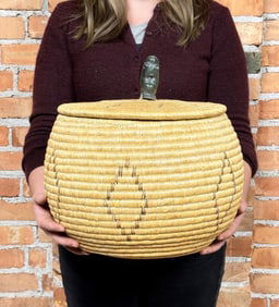 Minnie Ittoshat Inuit Eskimo Lyme Grass Basket