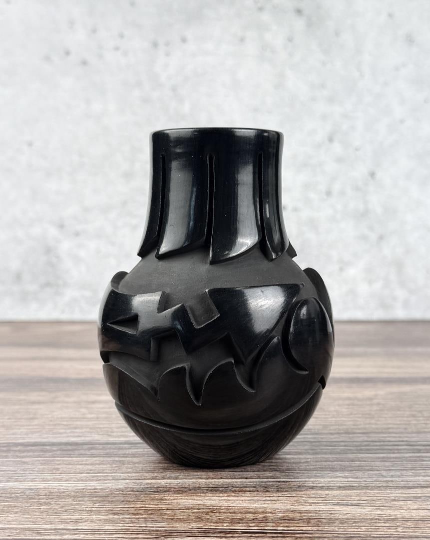 Sherry Tafoya Santa Clara Pueblo Pot (1 of 6)