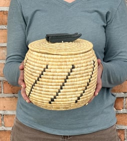 Sarah Kittusok Inuit Eskimo Lyme Grass Basket