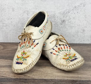 Lakota Sioux Native American Indian Moccasins