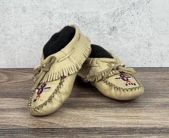Lakota Sioux Native American Indian Moccasins