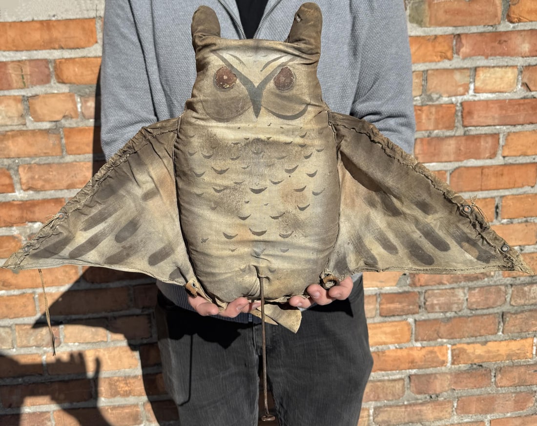 J.W. Reynolds Cloth Flapping Owl Hunting Decoy (1 of 8)