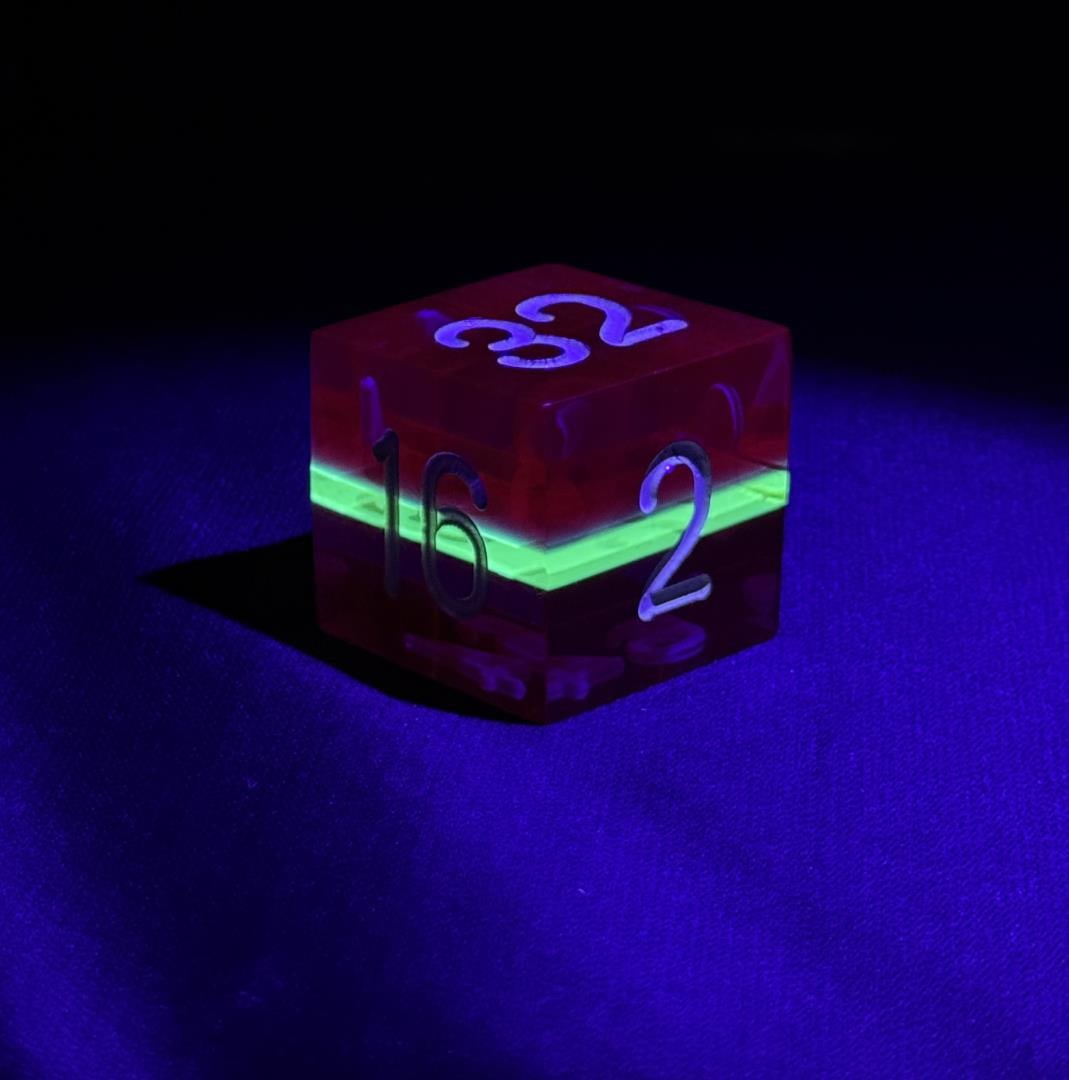 Green and Red Lucite Backgammon Doubling Cube (1 of 5)