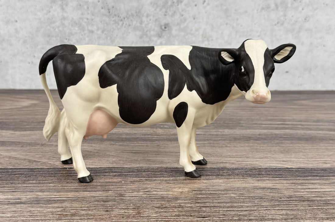 Hagen Renaker DW Holstein Cow Figurine (1 of 4)