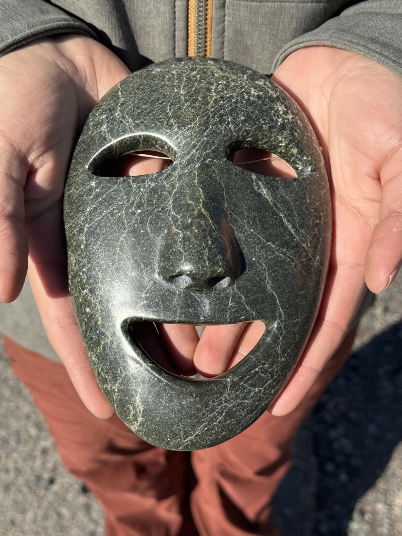 Kooyoo Peter Inuit Eskimo Carved Serpentine Mask (1 of 4)