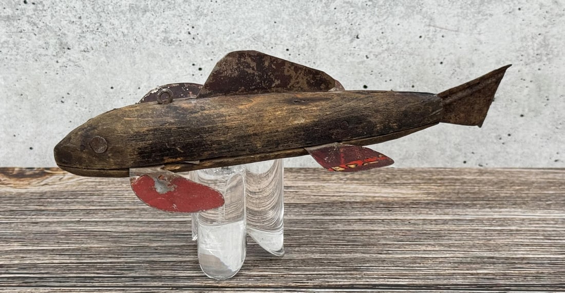 Folk Art Wood Fish Spearing Decoy: 6 5/8" long.