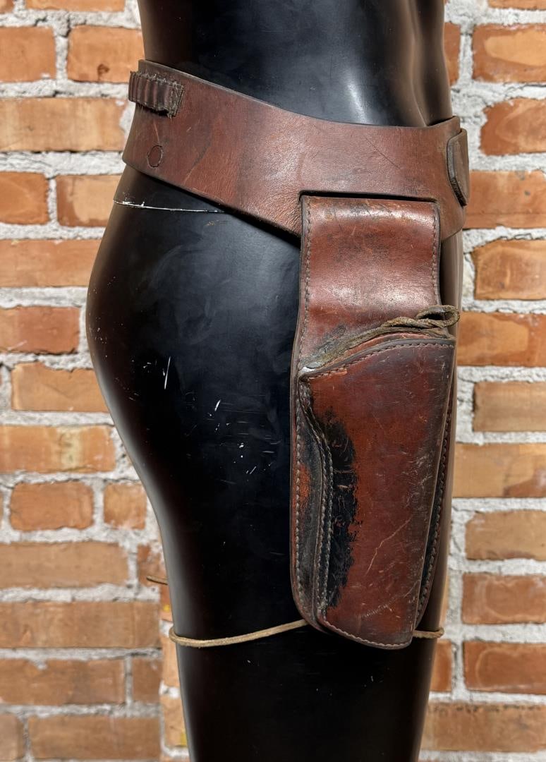 Hunter Leather Gunfighter Ammo Belt Gun Rig: Holster is marked 2. Belt is marked 152 SM