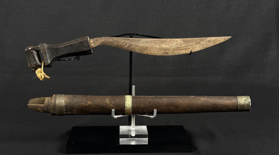 Spanish American War Filipino Moro Barong Knife: 11" long. Wooden sheath is a mismatch.