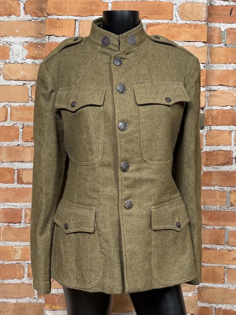 WWI WW1 32nd Infantry US Army Uniform Jacket: 32nd Infantry Division patch with Signal Corps Collar Discs. 17 1/2" across the chest by 27" long.