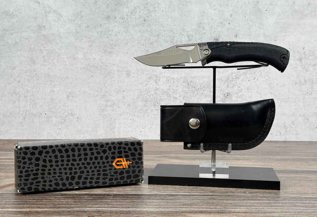 Gerber Gator Premium Pocket Knife 30-001085N: New in box.