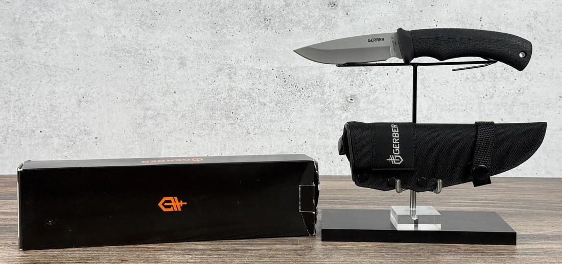 Gerber Gator Fixed Blade Knife Model 06904N: New in Box.