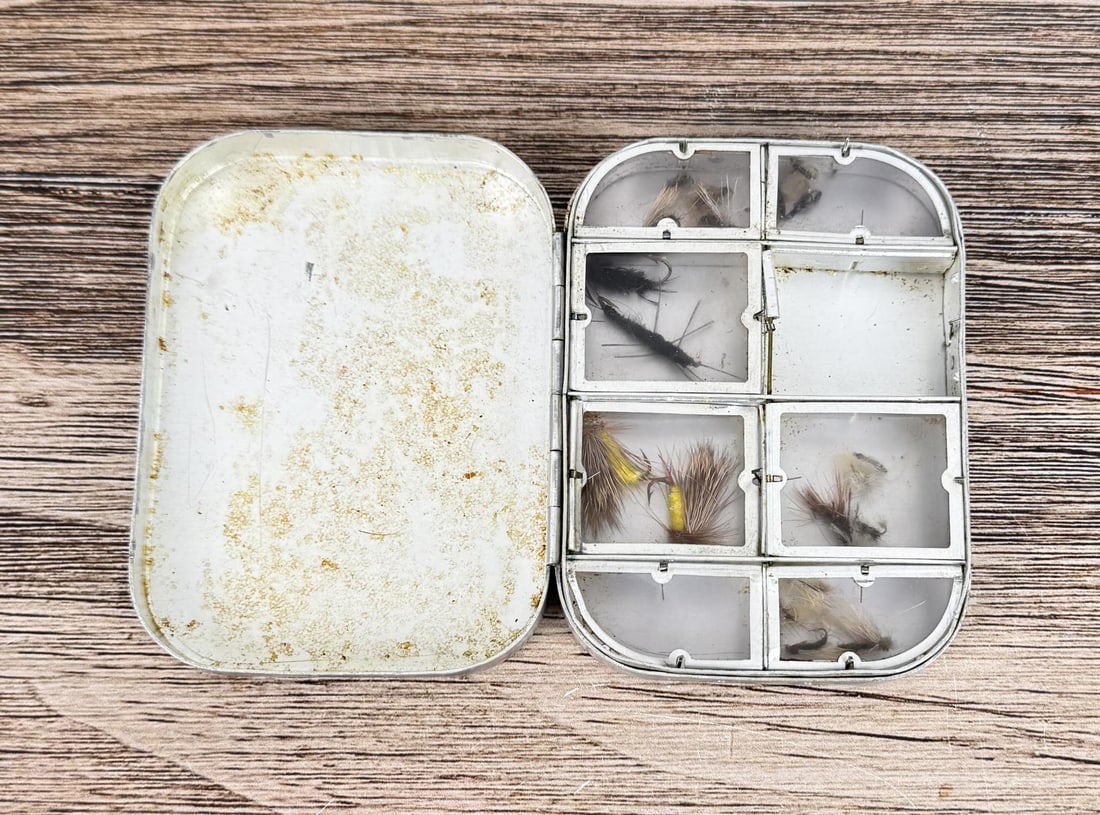 Hand Tied Montana Fly Fishing Flies: 20 flies, with case.