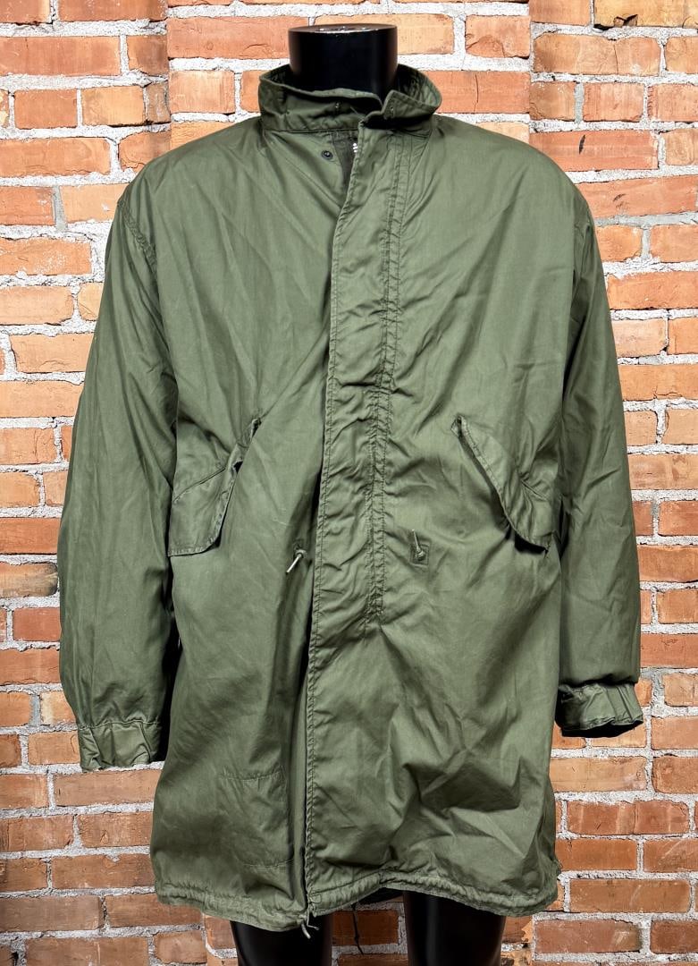 Vietnam War US Army M65 Fishtail Parka: Sportsmaster Inc. Regular Medium example with a Large Liner. Jacket is dated 1970, liner is dated 1955.