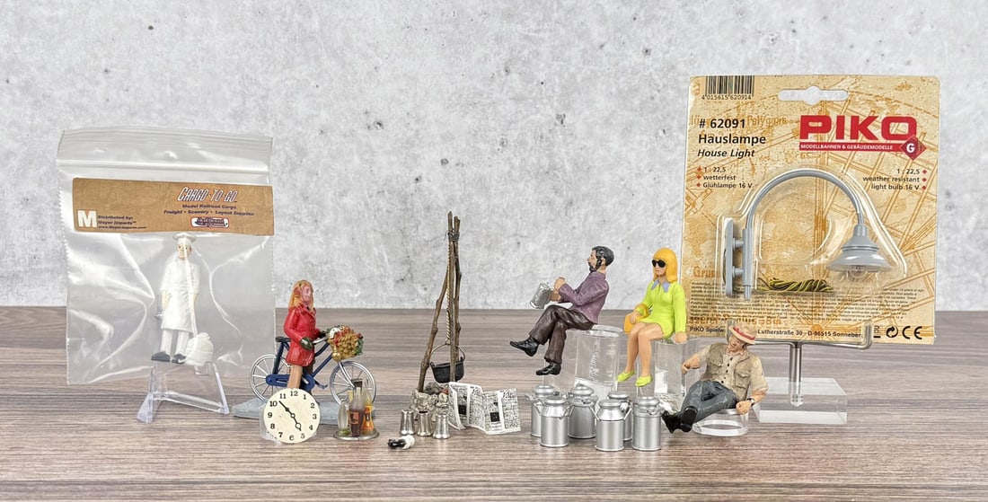 Model Railroad Figures & Accessories (1 of 8)