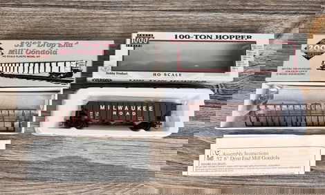 Walthers HO Scale Model Train Hopper Cars