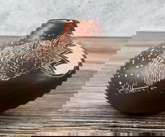 Black Horse Native American Hozoni Pot