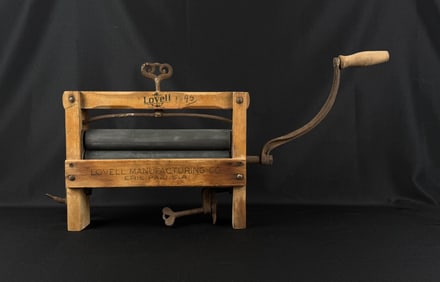 Lovell Manufacturing Clothes Wringer Washer