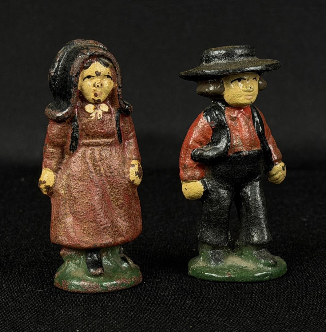 Cast Iron Amish Couple Paperweights: 2 3/4" tall