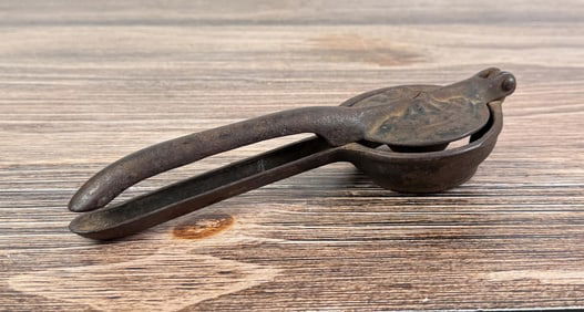 Arcade Cast Iron Bartender Lemon Lime Squeezer