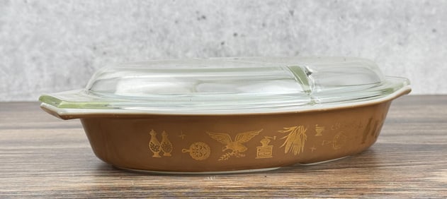 Pyrex Early American 1 1/2qt Divided Casserole