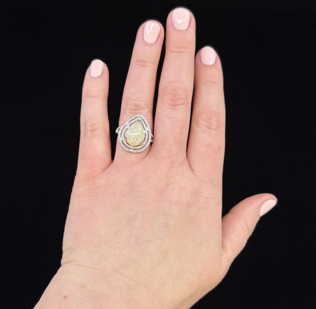 Sterling Silver Opal Ring: 3.97 grams. Size 7 3/4