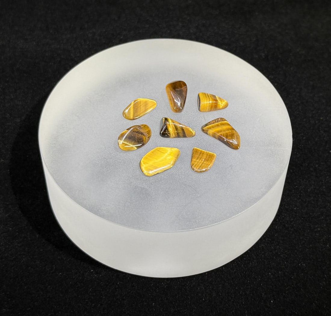 30.6ct Tigers Eye Semi Precious Gemstones: 30.6ct total weight.