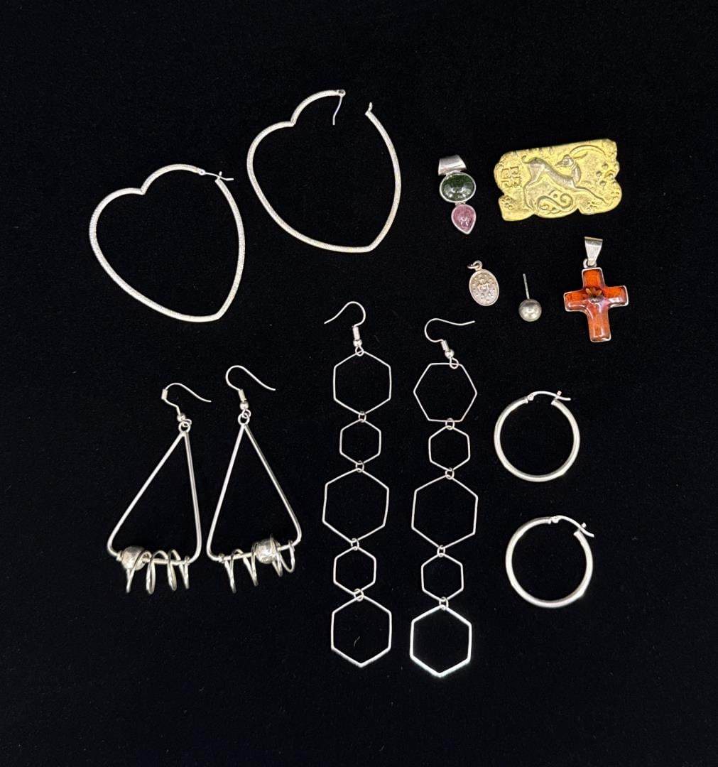 Collection of Sterling Silver Jewelry: 41.48 grams.