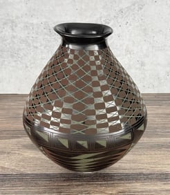 Yoly Reyes Mata Ortiz Pot