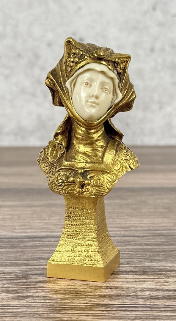 Eugene Bernoud Woman In Medieval Dress Bronze (1 of 5)