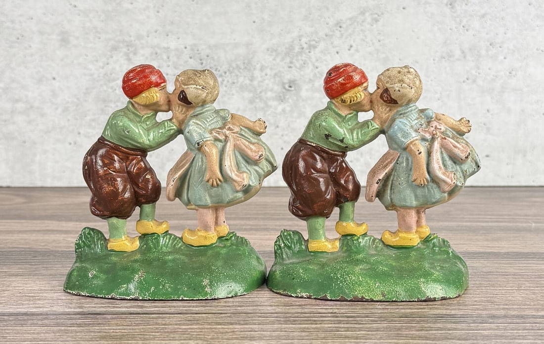 Hubley 332 Cast Iron Kissing Dutch Kids Bookends: 4 3/4" by 4 1/2" by 2"
