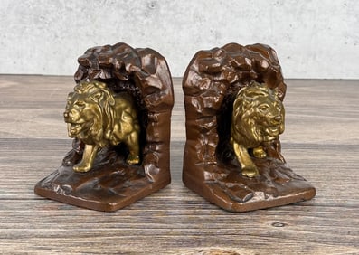 Judd Co Lion in Cave Bookends 9672
