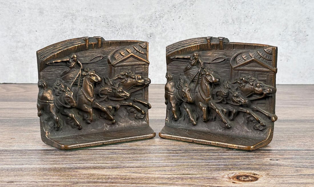 Hubley Cast Iron Chariot Races Bookends 695: 6 3/8" by 5 1/4" by 2 1/8"