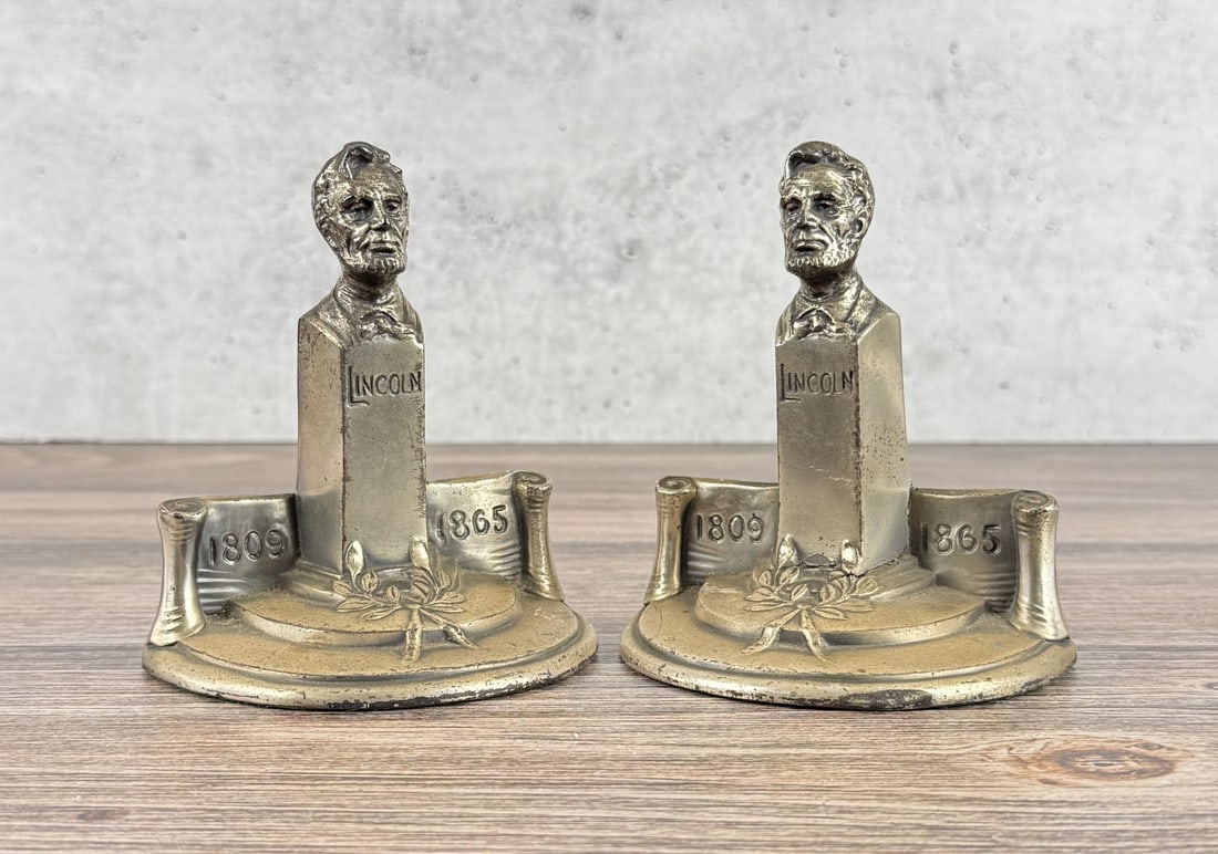 Weidlich Brothers Abraham Lincoln 641 Bookends: One is cracked as shown. 5" by 4 1/2" by 2 3/4".