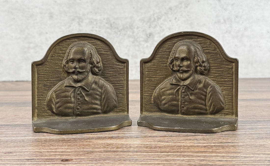 Bradley & Hubbard William Shakespeare Bookends: 4" by 3 3/4" by 1 3/4".
