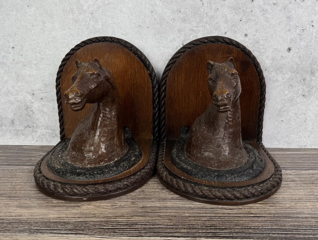 Syroco Horse Bookends: 7 5/8" by 7 1/4" by 6 7/8"