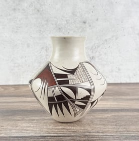 Mary Ann Navasie Hopi Pottery Jar