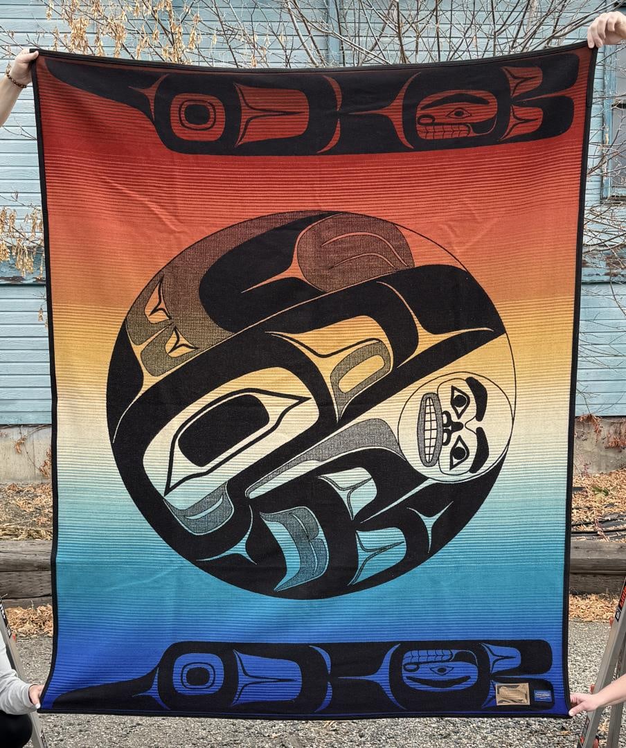 Pendleton Raven Box of Knowledge Blanket (1 of 5)