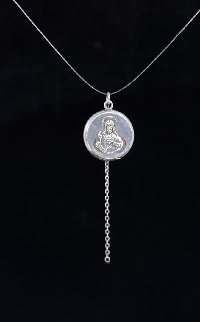 Sterling Silver Religious Locket: 1" diameter. 5.61 grams.