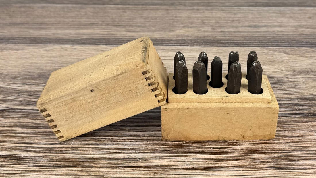 Machinist Metal Number Punch Set: 1-8, and 0. Carry box is 4 3/8" by 3 3/8".