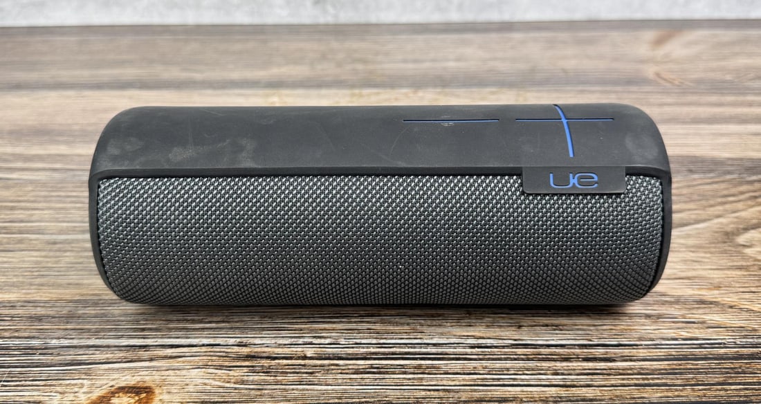 Ultimate Ears UE Megaboom Speaker: Model S-00147. Working condition, no power cable included.