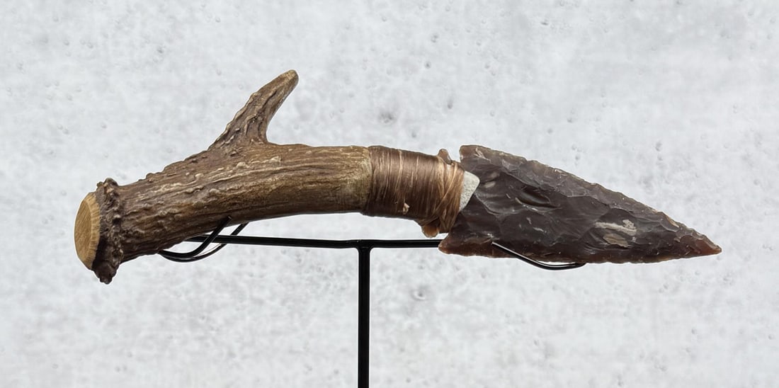 Bo Earls Handmade Horn Handle Knife: Handmade by Bo Earls. Bo is one of the finest modern flint and obsidian knappers. His knives are some of the nicest money can buy. The handle is whitetail deer horn. 8 3/8" long.