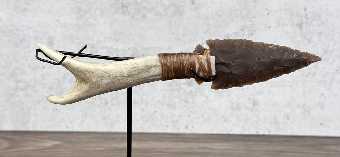 Bo Earls Handmade Horn Handle Knife: Handmade by Bo Earls. Bo is one of the finest modern flint and obsidian knappers. His knives are some of the nicest money can buy. The handle is whitetail deer horn. 9" long.