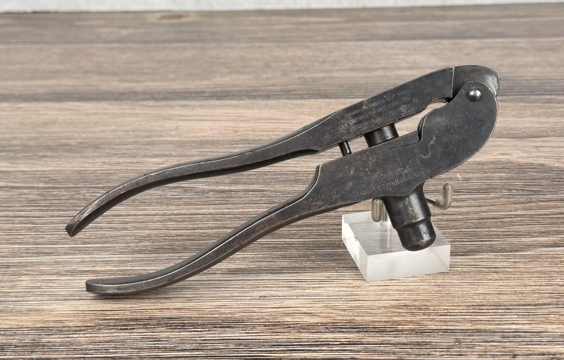 1882 Winchester .32 WCF 32-20 Reloading Tool: Nice example.