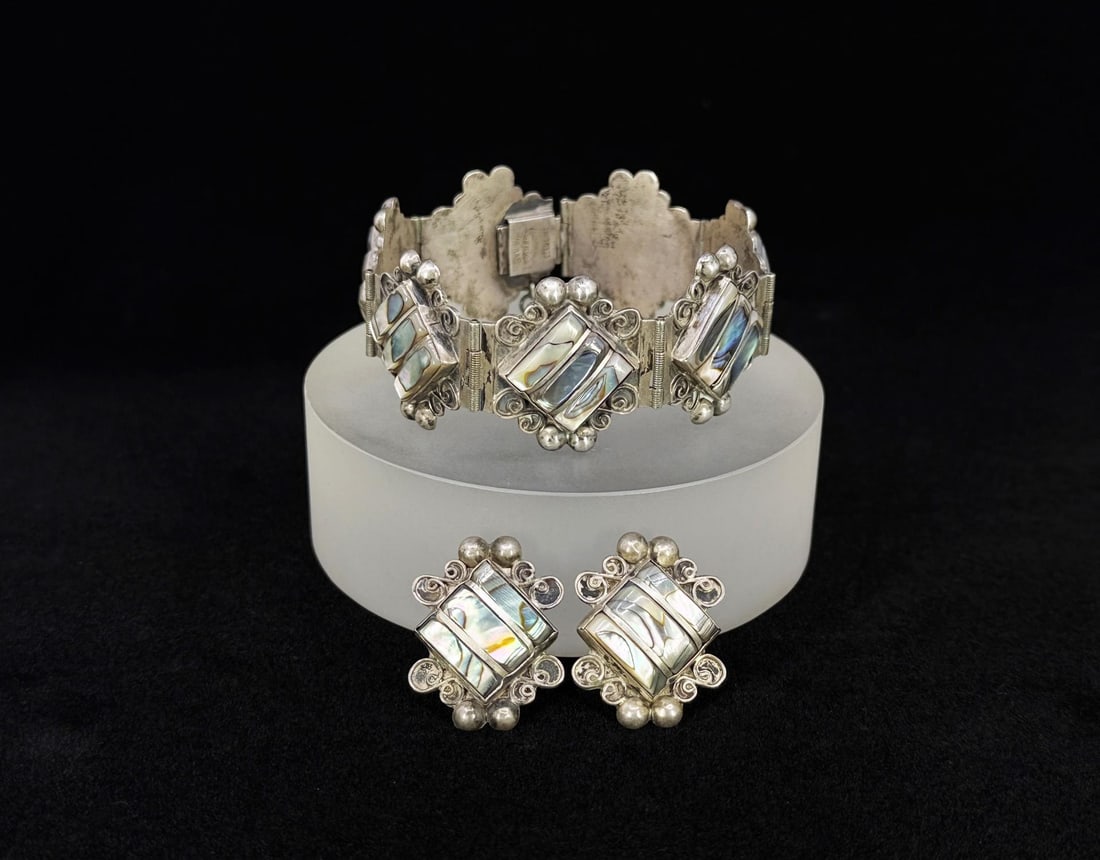 Del Rio Sterling Silver Mother of Pearl Jewelry: Abalone shell bracelet and earring set. Weighs 50.3 grams. Bracelet measures 5" long opened.