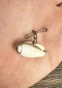 WW2 US Solider Sweetheart Souvenir Shell Pin