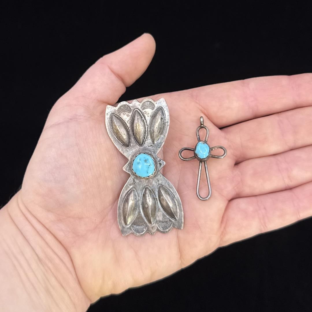 Navajo Sterling Silver Turquoise Jewelry: 18.56 grams.