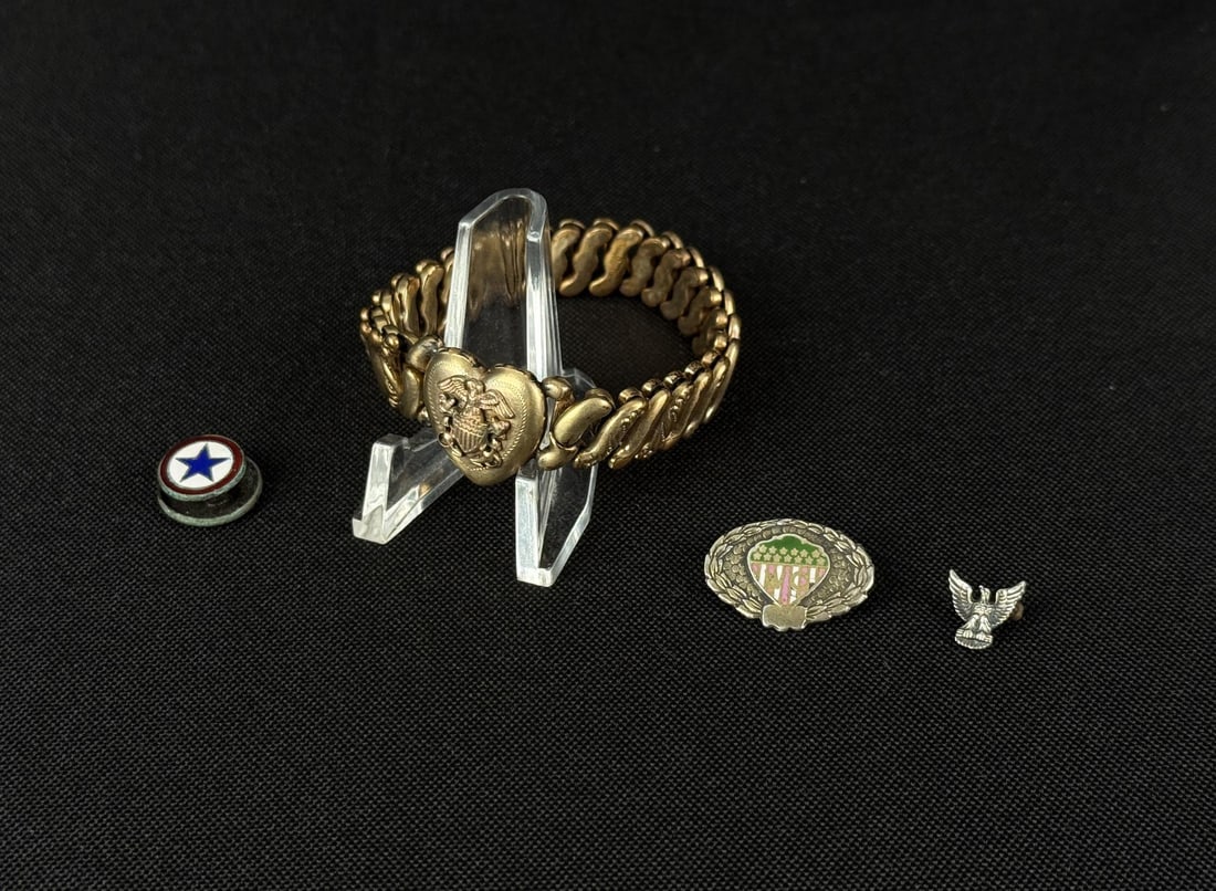 Collection of WW2 US Army Sweetheart Jewelry: Nice grouping.