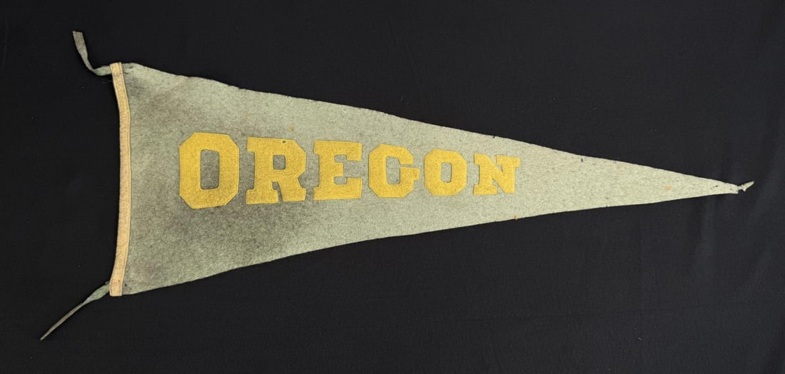University Of Oregon Sewn Souvenir Felt Pennant (1 of 3)