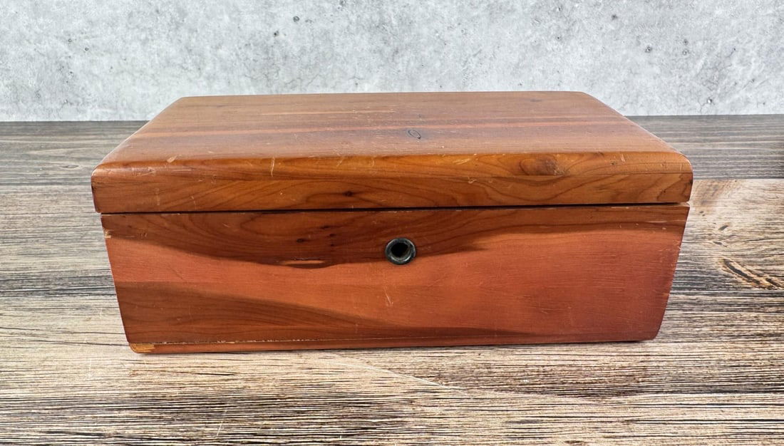 Lane Salesman Sample Cedar Chest (1 of 5)