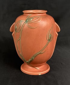 1938 Roseville Pottery 884 Teasel Pattern Vase